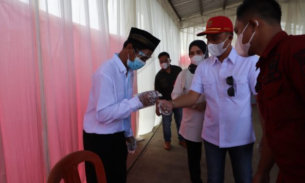 Bupati Parosil Meninjau Pelaksanaan Pilperatin serentak di Kabupaten Lambar
