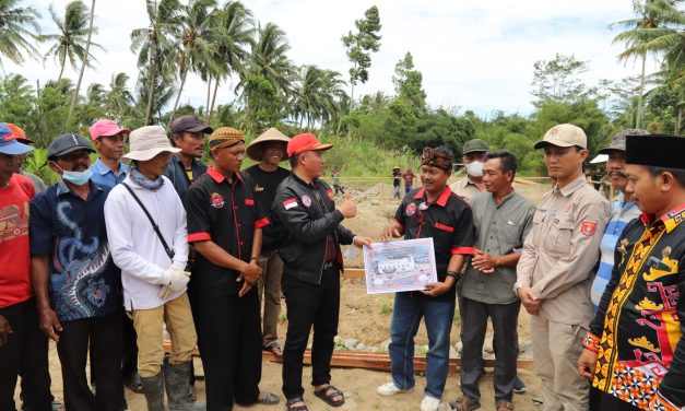 Bupati Lampung Barat Melakukan Peletakan Batu Pertama Masjid Nurul Hidayah Kecamatan Suoh