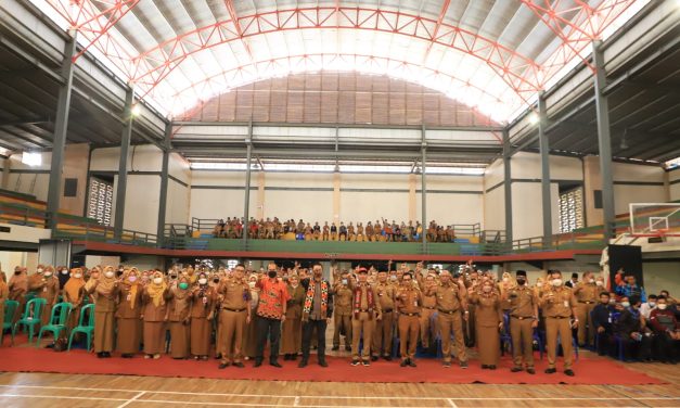 Bupati Lampung Barat Membuka Resmi Seminar Administrasi untuk Meningkatkan Mutu Pendidikan.