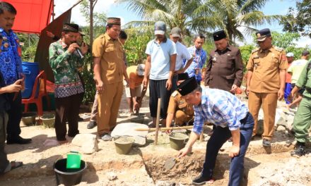 Bupati Lampung Barat Melakukan Peletakan Batu Pertama Masjid Di Kecamatan BNS.