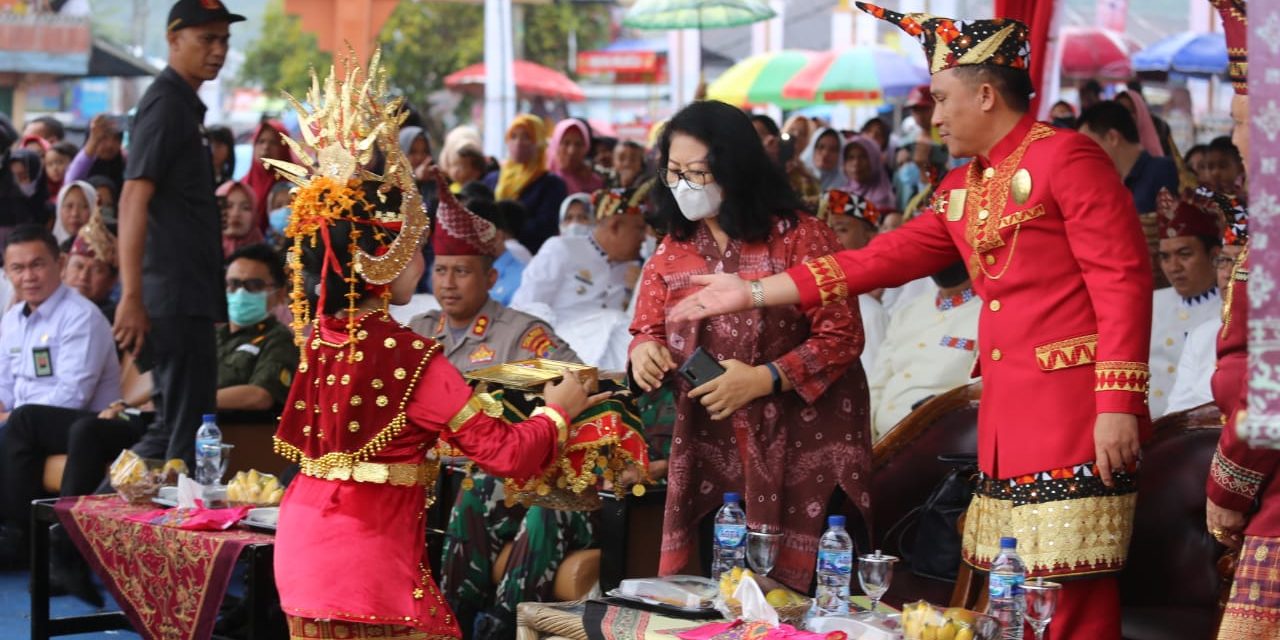 Bupati Parosil hadiri Karnaval Kemilau Budaya  Bumi Sekala Bekhak