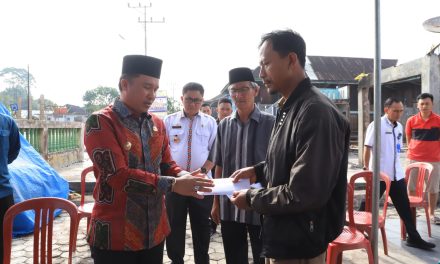 Bupati Lampung Barat Meninjau Lokasi Kebakaran Pekon Kenali.