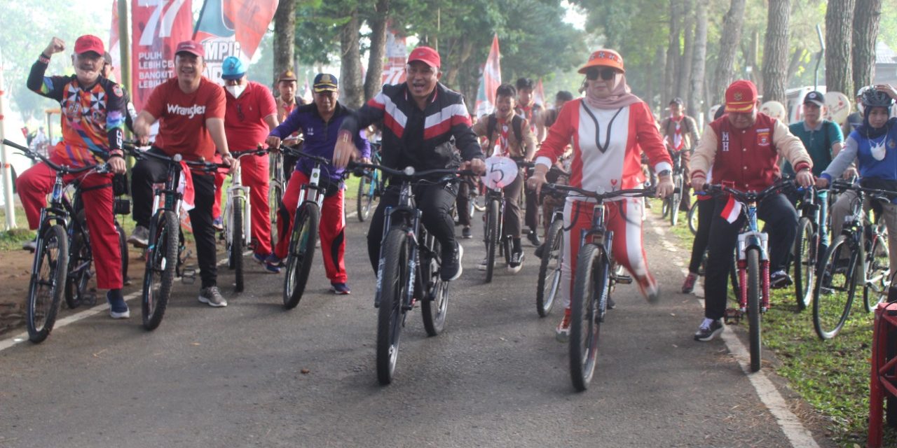 Bupati Parosil Bersepeda bersama ribuan anggota pramuka