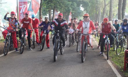 Bupati Parosil Bersepeda bersama ribuan anggota pramuka