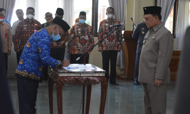 Wabup Lambar lantik 58 jabatan eselon III, IV dan fungsional