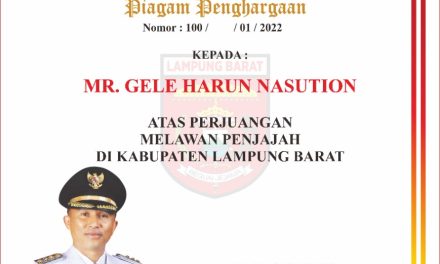 HUT Ke-77 Republik Indonesia, Bupati Parosil Berikan Penghargaan Kepada Alm. Gele Harun Nasution