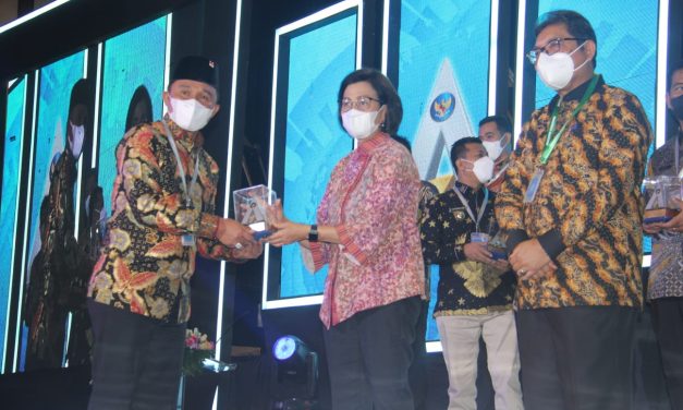 Bupati  Parosil Terima penghargaan Opini WTP Kategori minimal 10 kali