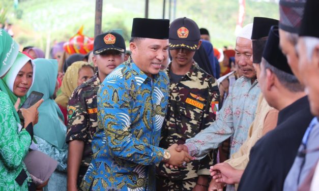 Hadiri Pengajian Akbar Bupati Parosil Lantik Forum UMKM dan Launching Operasi Pasar Bersubsidi