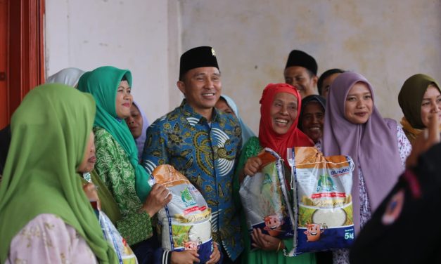 Bupati Parosil kunjungi Operasi Pasar Bersubsidi Guna Menekan Laju Inflasi