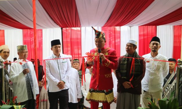 Bupati Parosil resmikan masjid nurul huda kelurahan pasar liwa