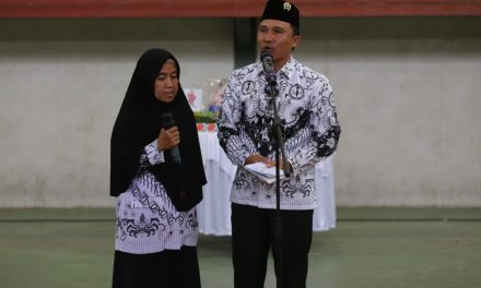 Bupati Parosil Umrohkan Siti Juwariah Guru Honorer 17 Tahun