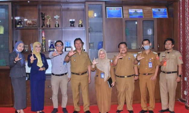 Terima kunjungan Kepala Cabang Bank Mandiri Liwa, Pj Bupati Nukman Promosikan Sekolah Kopi.