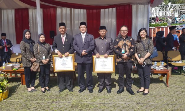 Pemkab Lambar terima penghargaan Paritrana Award Tingkat Provinsi Lampung tahun 2022.