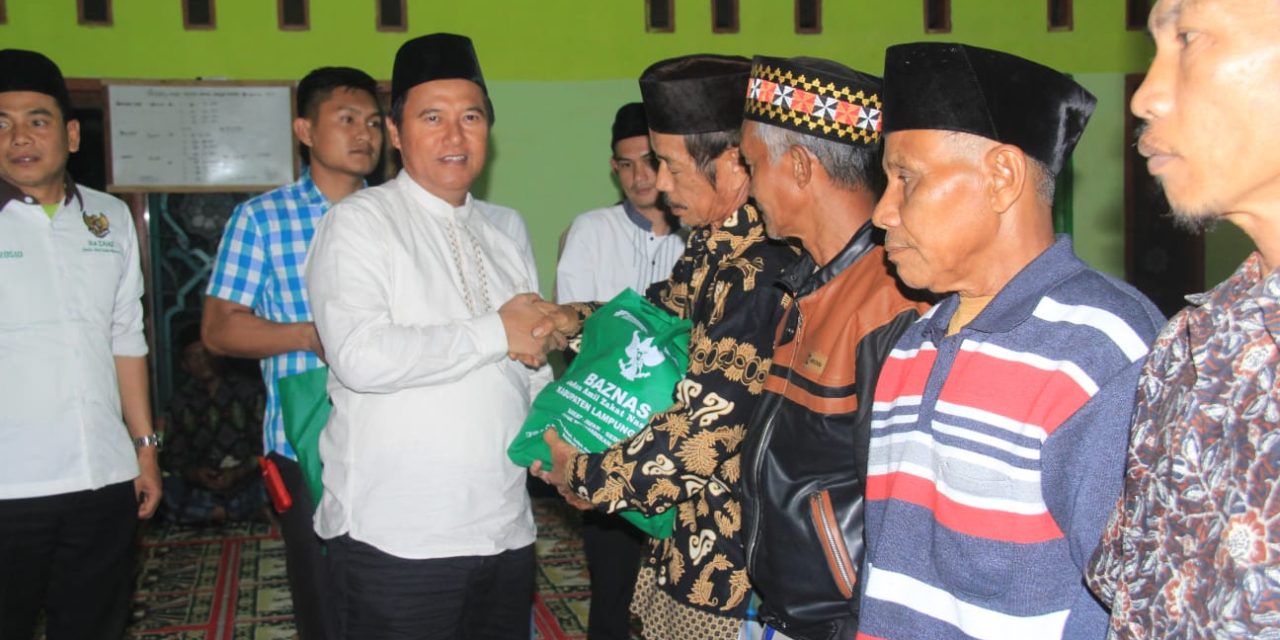 Masyarakat Kecamatan Lumbok Seminung Terima Bingkisan Sembako Dari Pemkab Lampung Barat