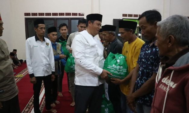 Pemkab Lambar serahkan bantuan sembako di kecamatan Bandar Negeri Suoh