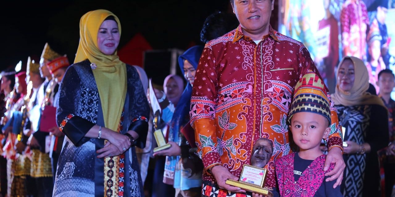 Perhelatan Festival Sekala Bekhak Ke-9 Resmi ditutup Pj. Bupati Lampung Barat