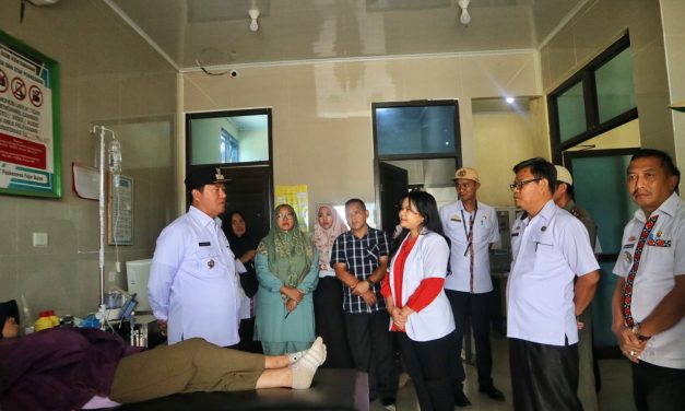 Sambangi Puskesmas Way Tenong, Pj. Bupati Lambar Berikan Bimbingan Pembinaan