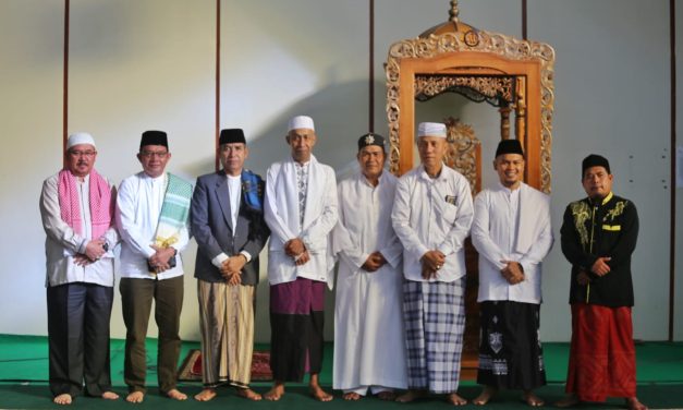 Shalat Idul Adha di Islamic Center, Plh. Sekda Lambar Ajak Masyarakat Doakan Jama’ah Haji.