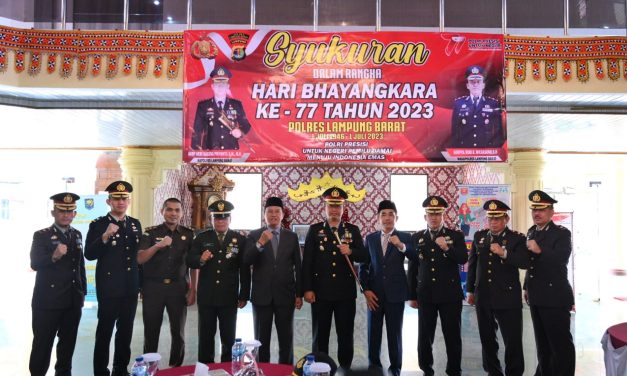 Ikuti Upacara Hut Bhayangkara Ke-77, Pj. Bupati Nukman  Apresiasi Kinerja Polres Lambar.