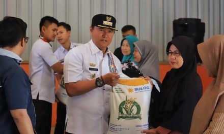 Pj. Bupati Lampung Barat Launching Penyalurah Beras Bantuan CPP.