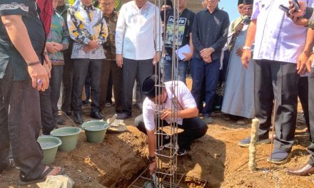 Pj. Bupati Lambar lakukan peletakan batu pertama pembangunan Masjid Al-Furqon di Pekon Sukarame Kecamatan Belalau