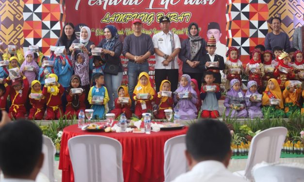 Kemeriahan Puncak Festival Literasi Tingkat Kabupaten Lampung Barat.