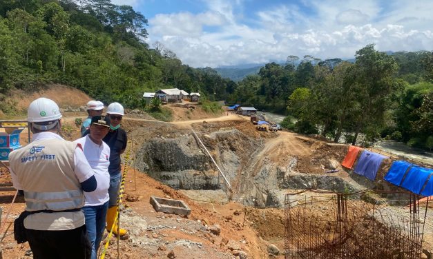 Tinjau Pembangunan PLTMH Sumber Jaya, Nukman Minta Masyarakat Jaga Kelestarian Hutan.