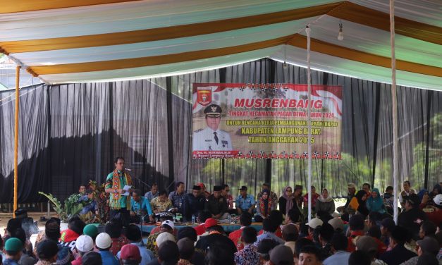 Pj. Bupati Lampung Barat bahas program prioritas pembangunan di Kecamatan Pagar Dewa.