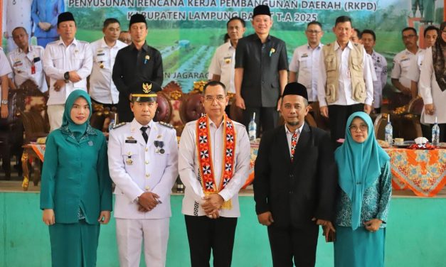 Pj. Bupati Nukman Saksikan Serah Terima Jabatan Camat Sukau.