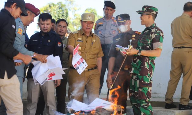 Pj. Bupati Nukman lakukan pemusnahan kelebihan surat suara Pemilu dan meninjau kesiapan TPS di tiga Kecamatan