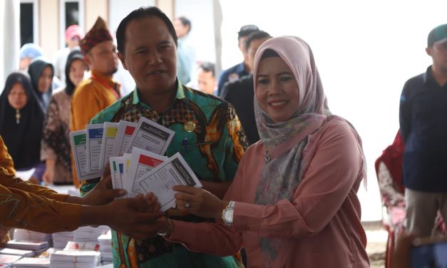 PJ. Bupati Nukman Lakukan Pencoblosan Hak Suara dan Tinjau TPS Pelaksanaan Pemilu di Sejumlah Kecamatan