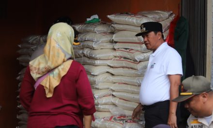 Pastikan Stok Bahan Pokok Jelang Ramadhan Dalam Keadaan Setabil, Pj. Bupati Nukman Lakukan Monitoring Pasar