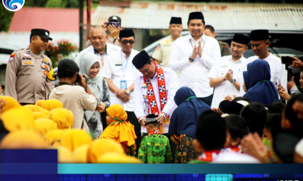 Semarakkan Bulan Suci Ramadhan, Pj Bupati Lampung Barat Bagikan 220 Paket Sembako