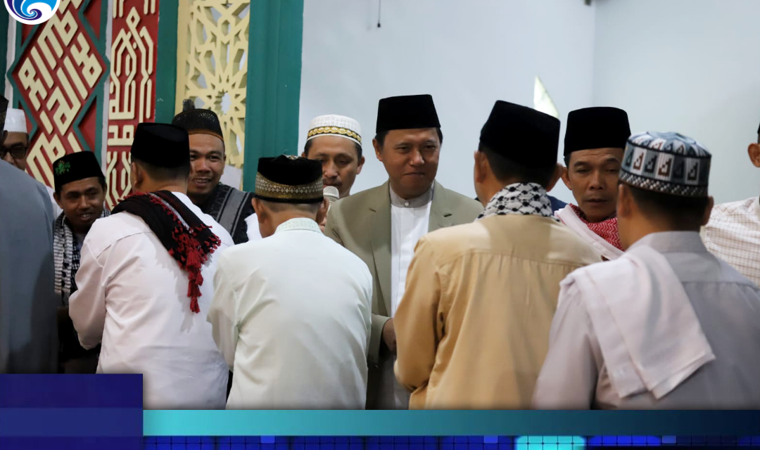 Pj. Bupati Lampung Barat Laksanakan Shalat Idul Fitri di Masjid Baiturrohim