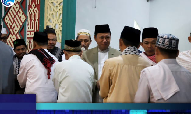 Pj. Bupati Lampung Barat Laksanakan Shalat Idul Fitri di Masjid Baiturrohim