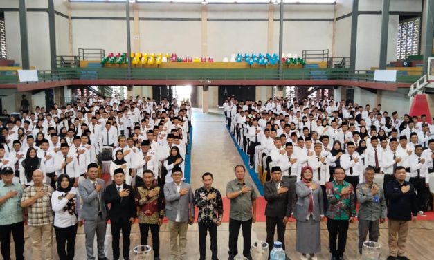 Pj. Bupati Nukman hadiri pelantikan 408 anggota PPS Kabupaten Lampung Barat