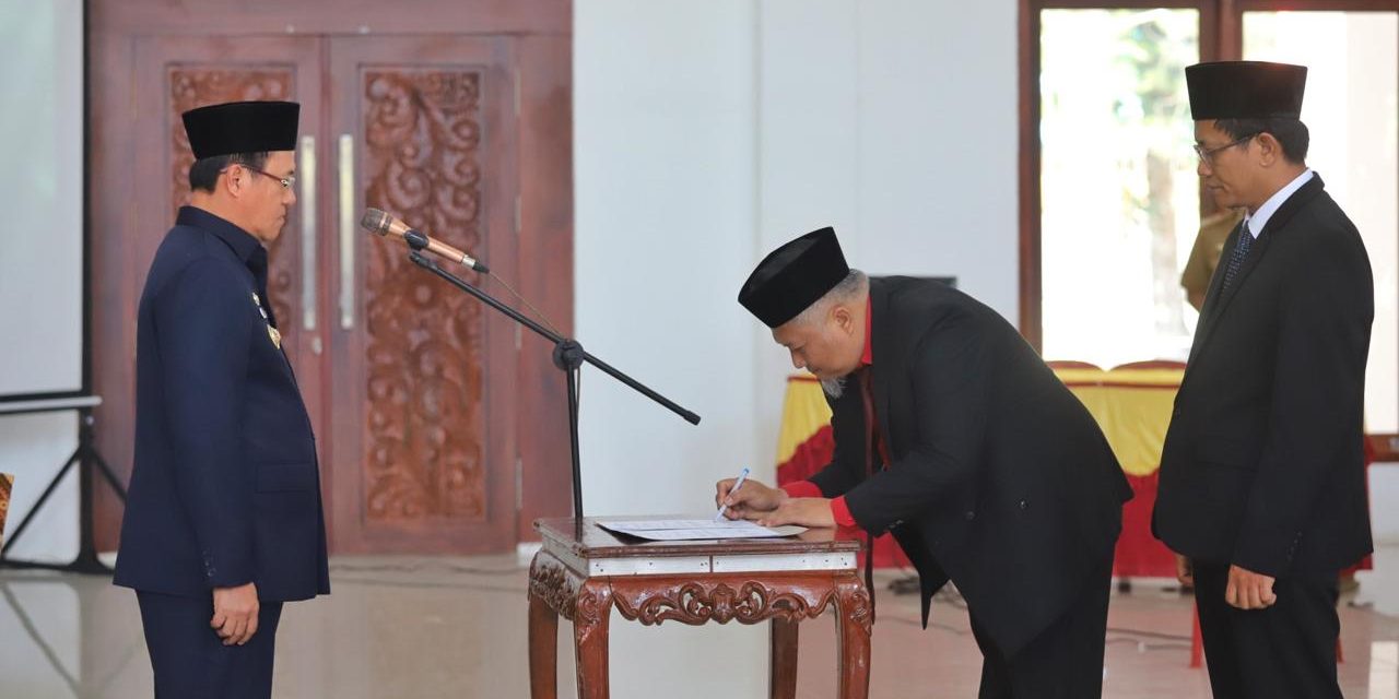 Pj. Bupati Nukman kukuhkan pengurus BUMD Kabupaten Lampung Barat Tahun 2024