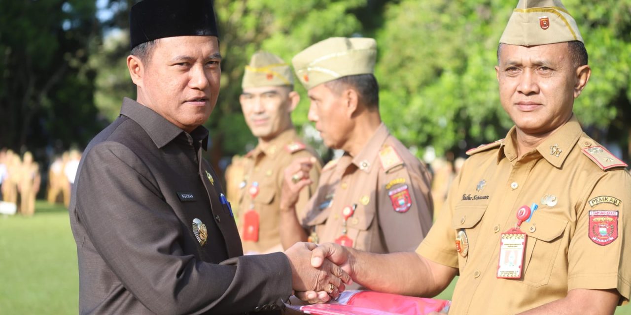 Pj Bupati Nukman Canangkan Gerakan 10 Juta Bendera Merah Putih di Lampung Barat