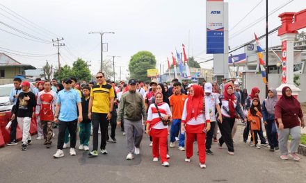 Lepas Jalan Sehat, Pj. Bupati Nukman Ajak Biasakan Hidup Sehat