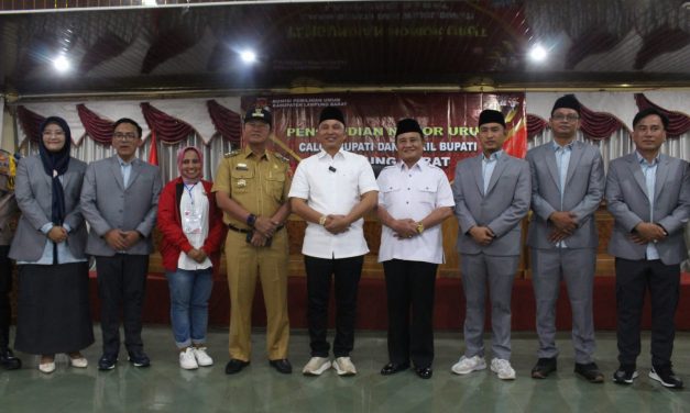 Pj. Bupati Nukman hadiri rapat pleno terbuka pengundian nomor urut calon bupati dan wakil bupati Lampung Barat