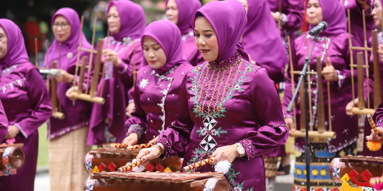 Penampilan Musik Tradisional Gamolan Pekhing Suguhan TP PKK Pada HUT Lambar Mampu Hipnotis Para Tamu Undangan