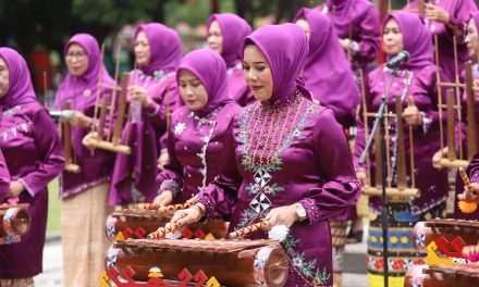 Penampilan Musik Tradisional Gamolan Pekhing Suguhan TP PKK Pada HUT Lambar Mampu Hipnotis Para Tamu Undangan