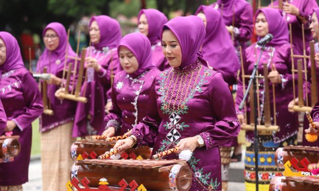 Penampilan Musik Tradisional Gamolan Pekhing Suguhan TP PKK Pada HUT Lambar Mampu Hipnotis Para Tamu Undangan