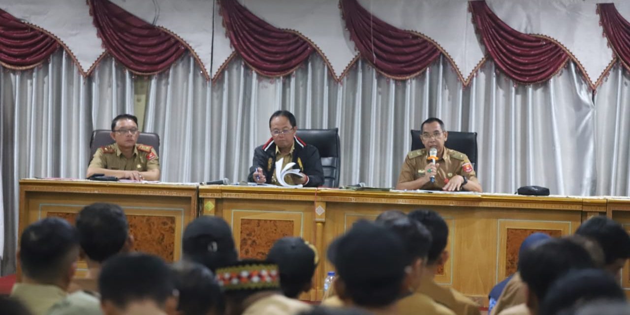 Pj. Bupati Nukman beri arahan kepada seluruh camat, lurah dan peratin terkait pelaksanaan Pilkada mendatang