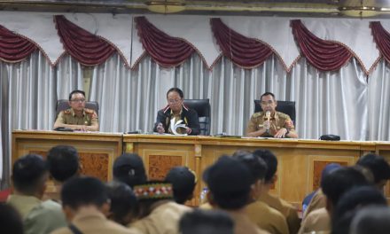 Pj. Bupati Nukman beri arahan kepada seluruh camat, lurah dan peratin terkait pelaksanaan Pilkada mendatang