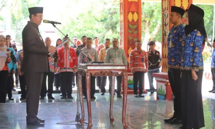 Pj. Bupati Nukman Lantik Tenaga Fungsional dan Kepala Sekolah Sekaligus Lepas Dua Pimpinan Pratama