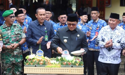 Pj. Bupati Nukman Pimpin Upacara Peringatan Hari Kopri, Kesehatan Nasional, PGRI dan Hari Cinta Puspa