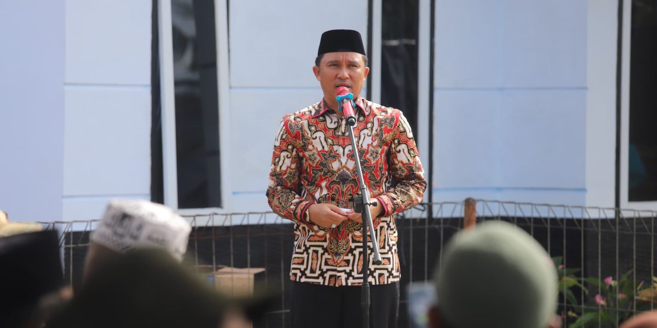 Letakkan Batu Pertama Pembangunan Masjid, Bupati Parosil: Masjid Bukan Hanya Tempat Salat
