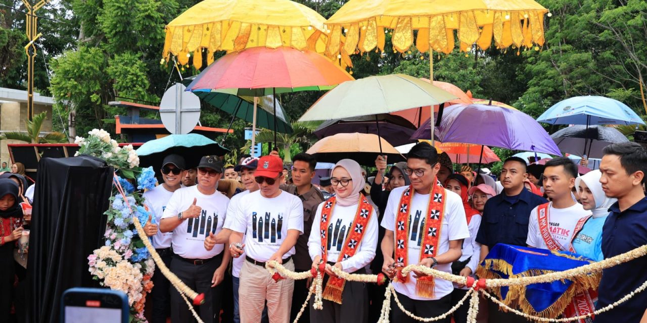 Resmikan Pasar Tematik Parosil Minta Dukungan Infrastruktur Kepada Pemerintah Provinsi