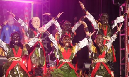 Sukses Digelar Selama Dua Hari, Festival Sekala Bekhak Akhirnya Ditutup Parosil Mabsus.